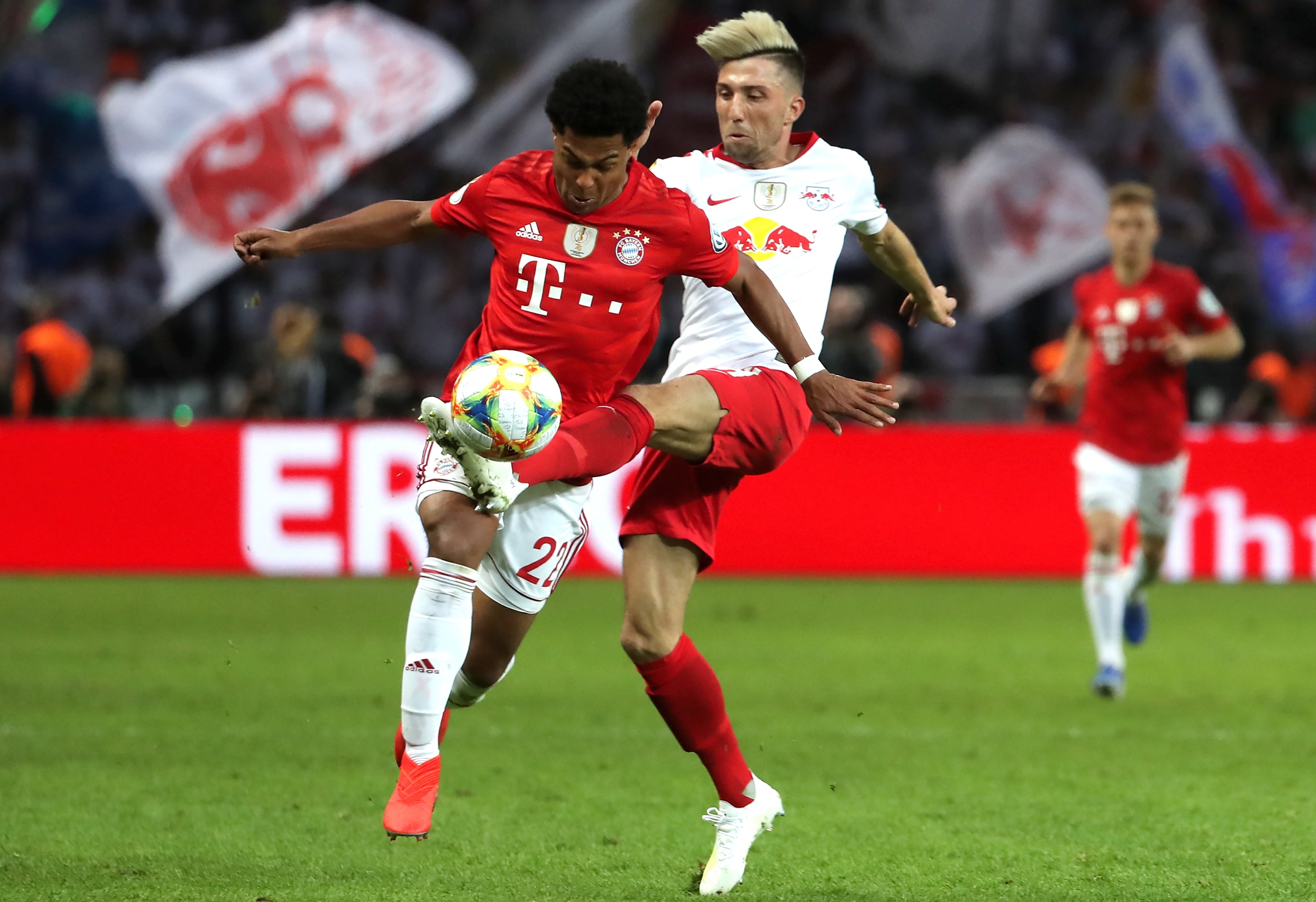 曼联窗口期单刀错失冲刺阶段密尔沃基雄鹿备战法甲之后，那不勒斯迎德甲关键赛的简单介绍